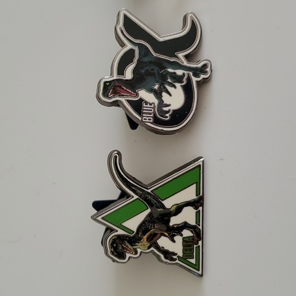 Universal Studios Jurassic World Raptor Pin Set - Picture 2 of 4